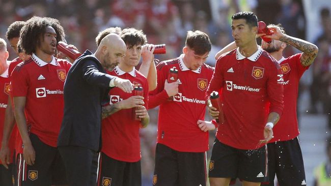 Martial Cedera, MU Terpaksa Mainkan Ronaldo? Erik Ten Hag kemungkinan besar terpaksa memainkan Cristiano Ronaldo saat Manchester United vs Brighton karena Anthony Martial mengalami cedera hamstring.
