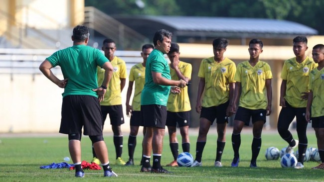 Pelatih Timnas Indonesia U-16, Bima Sakti, menaruh kewaspadaan pada seorang pemain penyerang Singapura.