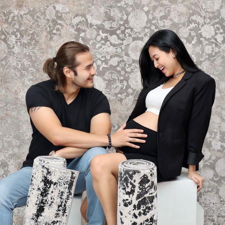<p>Sylvia dan Kevin yang menikah pada 2020 juga terlihat kompak kerja bersama nih Bunda. Keduanya juga terlihat bahagia menyambut kehadiran sang buah hati mereka. (Foto: Instagram @sylvia_fully88)</p>