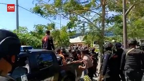 VIDEO: Demo Tolak Kenaikan Tiket Komodo, Tiga Aktivis Ditangkap
