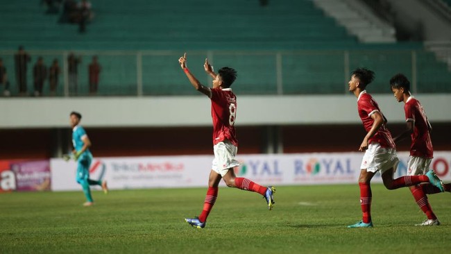 PSSI menurunkan harga tiket Piala AFF U-16 2022 demi meningkatkan animo penonton. Berikut daftar harga diskon tiket Piala AFF U-16.