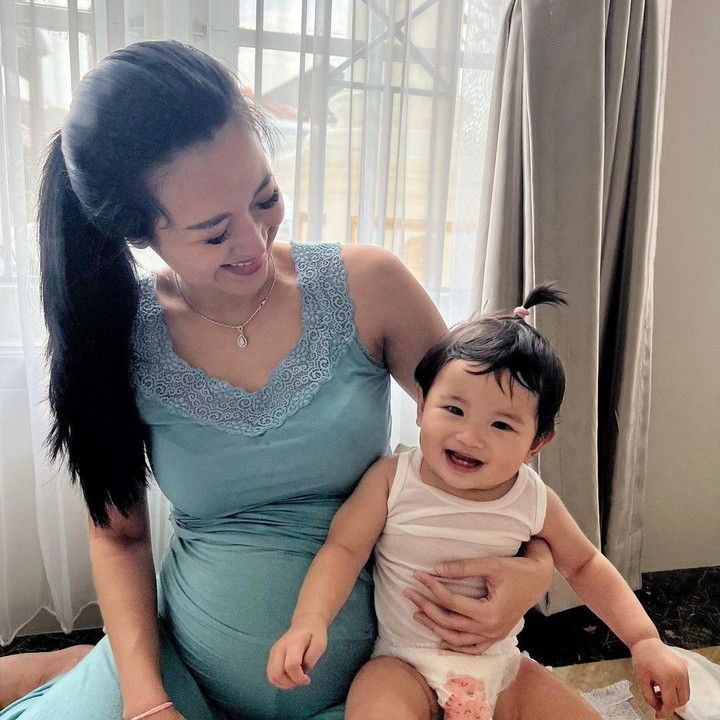 <p>Walau sudah jarang tampil di layar kaca, Sylvia tetap melakukan kesibukannya lho Bunda. Ia menerima berbagai endorse bersama sang suami. (Foto: Instagram @sylvia_fully88)</p>