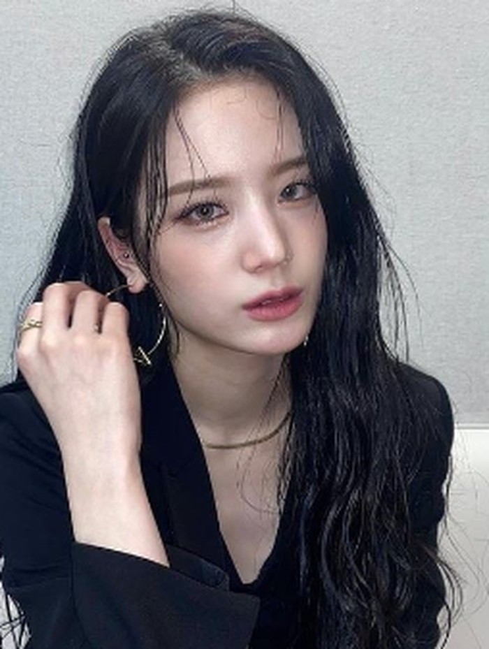 31 Juli 2022, Jang Gyuri mengakhiri kariernya sebagai bersama fromis_9, dan memutuskan untuk fokus mengejar karier sebagai aktris./ foto: instagram.com/gyurious_j