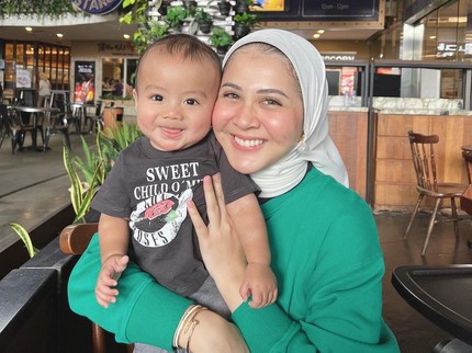 7 Potret Gemas Qwenzy Anak Kesha Ratuliu, Sempat Masuk NICU saat Lahir