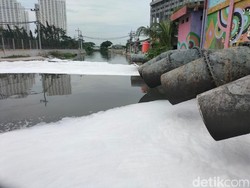Operator Rumah Pompa Kalidami Kerap Diprotes Warga soal Busa di Mulyorejo