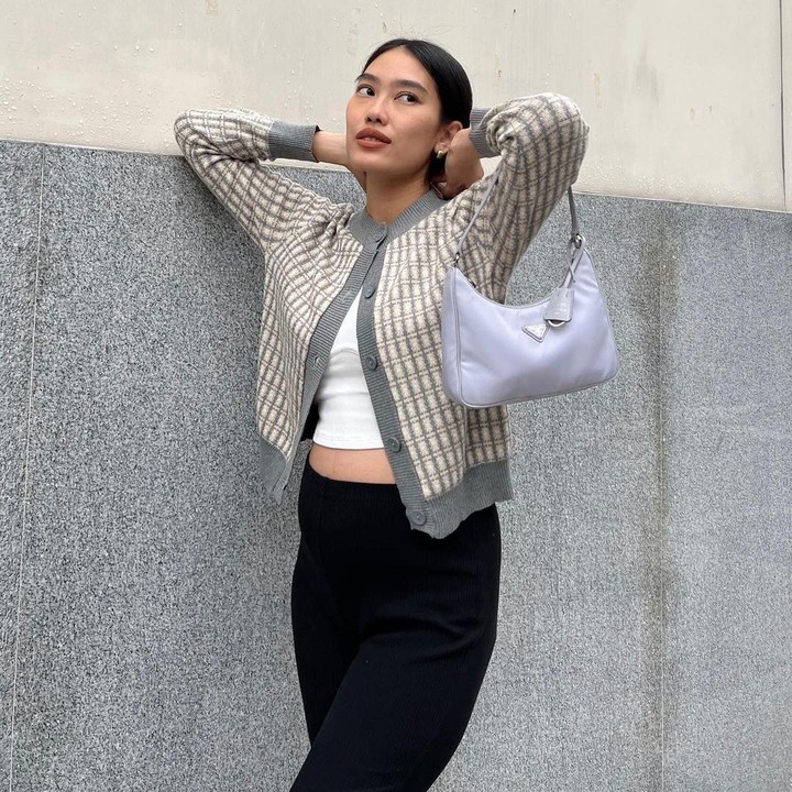 <p>Gaya berpakaian Alika kerap terlihat nyaman dan mudah ya Bunda. Bisa menjadi inspirasi para ibu muda, nih. (Foto: Instagram @alikaislamadina)</p>