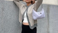 <p>Gaya berpakaian Alika kerap terlihat nyaman dan mudah ya Bunda. Bisa menjadi inspirasi para ibu muda, nih. (Foto: Instagram @alikaislamadina)</p>