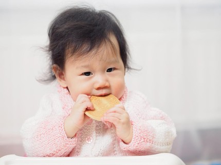 Biskuit Bayi, Salah Satu Solusi Meredakan Nyeri Saat Si Kecil Tumbuh Gigi