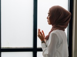Hukum Memegang Mushaf Quran bagi Wanita Haid, Bolehkah?