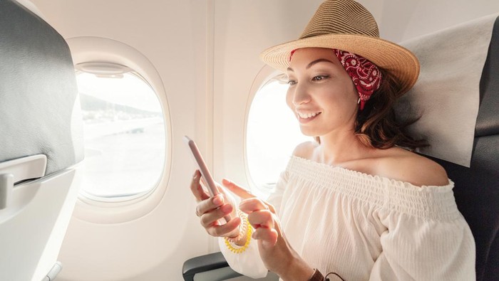 Mau Bepergian Jauh? Ini 3 Jenis Skincare yang Wajib Digunakan di Pesawat Agar Kulit Tetap Glowing