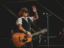 Lukisan Debut Johnny Depp Laku Terjual hingga Rp54 Miliar