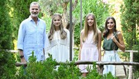 <p>Raja Felipe VI dan Ratu Letizia dari kerajaan Spanyol memiliki dua orang putri, Bunda. Mereka adalah Putri Leonor dan Putri Sofia. (Foto: Getty Images/Carlos Alvarez)</p>