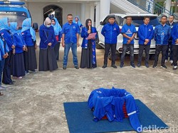 Ketua DPD Demokrat Kepri Mundur, Atribut Dimasukkan Keranjang