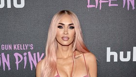 Unggah Foto Intim Bareng Kourtney, Megan Fox Guyon Buat Akun OnlyFans