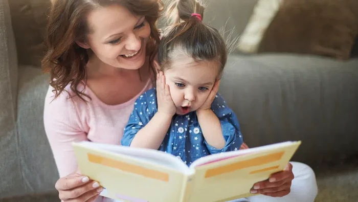 pentingnya mengajarkan budaya membaca pada anak (Foto: freepik.com/gpointstudio)