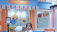 <p>Menurut sang Bunda Briell semakin besar tumbuh menjadi anak yang ceria. <em>“Happy kid.</em> Makin gede makin bawel <em>byk</em> maunya,” kata Momo pada unggahan Instagramnya. (Foto: Instagram @therealmomogeisha)</p>