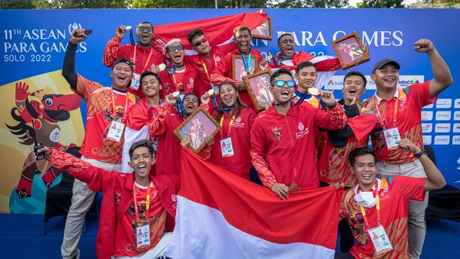 Indonesia menempati puncak klasemen sementara medali ASEAN Para Games 2022 dengan mengoleksi 21 emas, 15, perak, dan 8 perunggu.