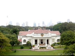 Wanita Coba Terobos Istana Negara, Todongkan Pistol FN ke Paspampres
