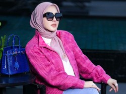 Gaya Syahrini Pose di Masjid Tokyo Tempat Akad Nikah, Bawa Tas Seharga Rumah