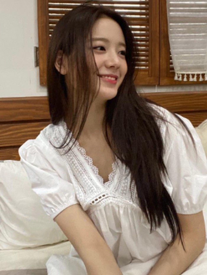 Tahun 2017, Jang Gyuri memulai kariernya di dunia hiburan sebagai salah satu kontestan dari survival show 'Idol School'./ foto: instagram.com/gyurious_j