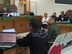 Dewa Wiratmaja Bantah Serahkan Uang ke Yaya Purnomo dan Rifa Surya