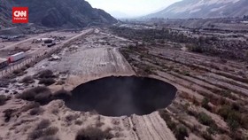 VIDEO: Penampakan Lubang Misterius Raksasa yang Muncul di Chile