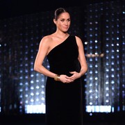 6 Gaya Busana Warna Hitam Meghan Markle yang Curi Perhatian