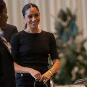 Fantastis! Segini Harga Outfit dan Aksesori Meghan Markle saat Rayakan Hari Nelson Mandela di Markas Besar PBB