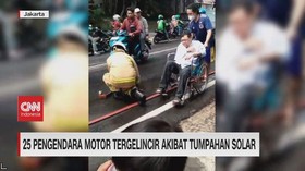 VIDEO: 25 Pengendara Motor Terjatuh Akibat Tumpahan Solar