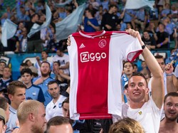 Ajax Larang Suporter Bawa Pesan Minta Jersey ke Pemain!