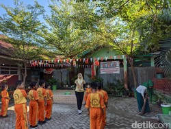Segel Gedung SD Mallengkeri Makassar Belum Dibuka, Siswa Tetap Belajar
