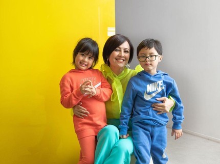 7 Bunda Seleb Menyusui Anak Kembar, Ada yang Rela Tinggalkan Dunia Hiburan