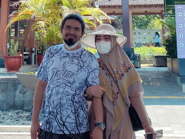 Sosok Yuni LIDA Istri Kedua Gus Samsudin yang Kini Ikut Disorot