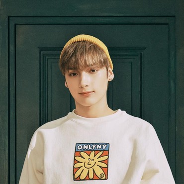 Foto Ayah hingga Kakek Buyut Huening Kai TXT Tersebar, Nggak Kalah Ganteng!