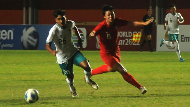 Pelatih timnas Singapura U-16 Angel Toledano Flores memberikan pujian untuk Timnas Indonesia U-16 usai bertanding pada Piala AFF U-16 2022.