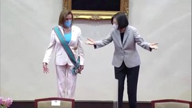 Diancam China, Presiden Taiwan Beri Gelar Kehormatan ke Ketua DPR AS