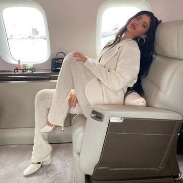 img-title Kylie Jenner Dapat Kado Tas Hermes dari sang Ibu! Benarkah Harganya Capai Miliaran? Ini Faktanya