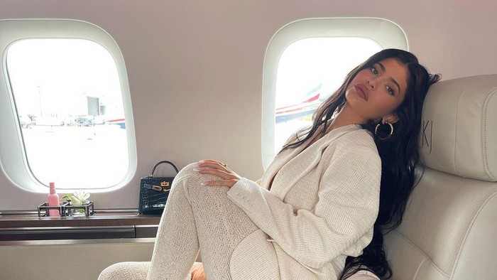 Kylie Jenner Dapat Kado Tas Hermes dari sang Ibu! Benarkah Harganya Capai Miliaran? Ini Faktanya