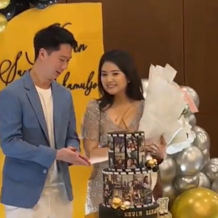 <p>Dalam unggahan Instagram Story yang dibagikan Vidi Aldiano, ia mengungkapkan bahwa Kevin Sanjaya dan Valencia Tanoesoedibjo tak henti tersenyum menikmati momen tersebut. (Foto: Instagram @vidialdiano)</p>