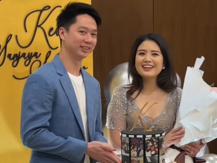 5 Potret Lamaran Kevin Sanjaya dan Valencia Tanoesoedibjo di Stadium Olahraga
