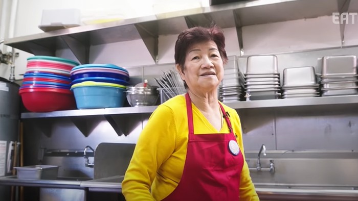 Bosan karena Pandemi, Nenek 77 Tahun Asal Indonesia Buka Restoran Khas Medan di Amerika Serikat, Laris Terus! Bosan karena Pandemi, Nenek 77 Tahun Asal Indonesia Buka Restoran Khas Medan di Amerika Serikat, Laris Terus!