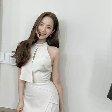 Agensi Hook Entertainment Digeledah, Terkait Kasus Eks Pacar Park Min Young?