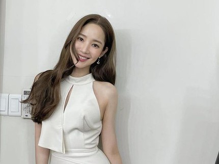 5 Cara Bantu Usir Perut Buncit Ala Artis Korea, Park Min Young Rajin Nge-Dance
