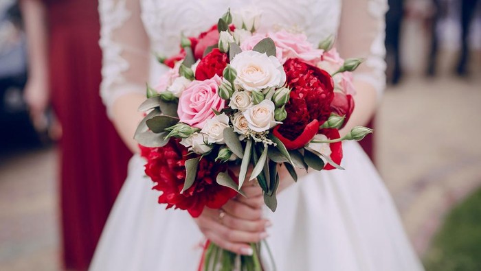 Tidak Harus Mewah, Ini Pertimbangan Kenapa Kamu Perlu Rencanakan Pernikahan yang Sederhana