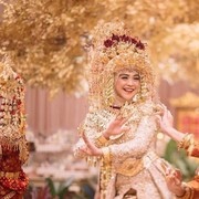 Perpaduan Hijab dengan Mahkota Pengantin dari Beberapa Adat di Indonesia