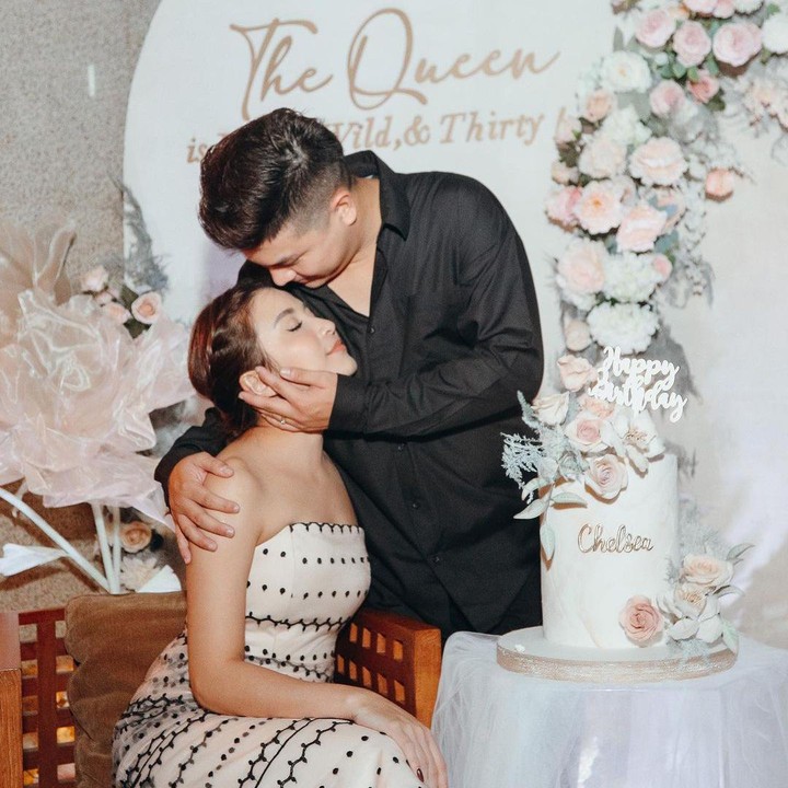 <p>Beberapa hari yang lalu, Glenn bahkan menyempatkan diri untuk membuat makan malam spesial di hari ulang tahun sang istri. So sweet banget, ya! (Foto: Instagram: @chelseaoliviaa)</p>