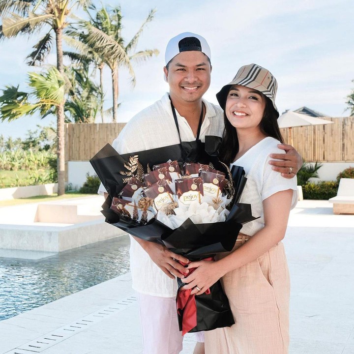 <p>Dalam setiap <em>posting</em>-an baik Chelsea maupun Glenn, keduanya selalu memuji pasangan masing-masing, Bunda. Chelsea bahkan mengatakan ia lebih mencintai Glenn setiap harinya. (Foto: Instagram: @chelseaoliviaa)</p>