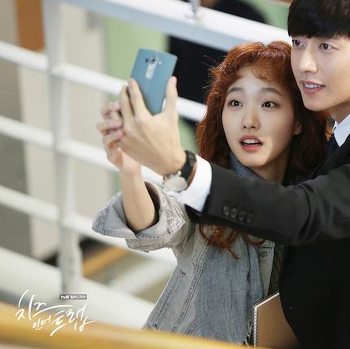 Potret Kim Go Eun dan Park Hae Jin dalam drama Cheese in the Trap