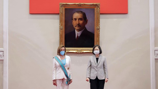 Ketua Dewan Perwakilan Rakyat Amerika Serikat, Nancy Pelosi, ngotot berkunjung ke Taiwan walau sudah diwanti-wanti China, membuat Negeri Tirai Bambu murka.
