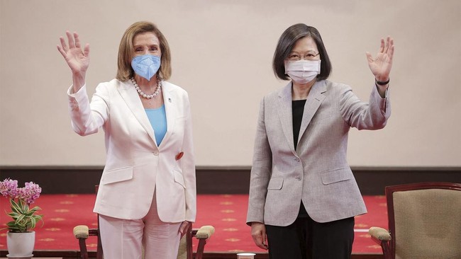 Sejumlah pengamat menilai respons tegas China atas kunjungan Ketua DPR AS, Nancy Pelosi, ke Taiwan merupakan cerminan rasa malu dan tak percaya diri.